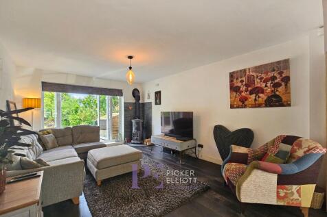 Spacious lounge