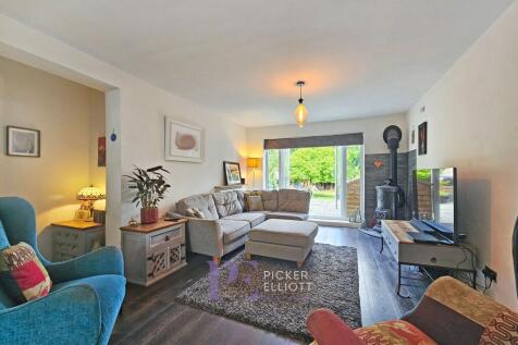 Spacious lounge