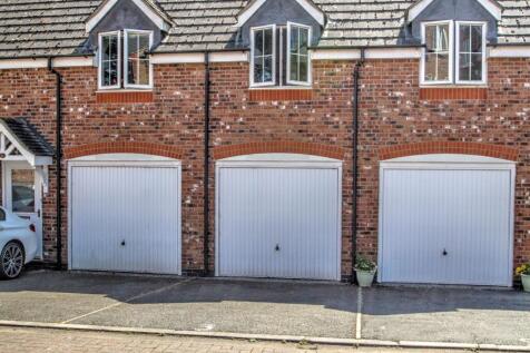 Garage / Parking