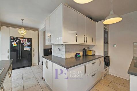 L Shaped Kitchen/Diner