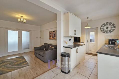 L Shaped Kitchen/Diner