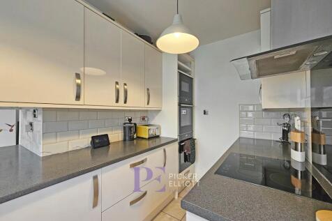 L Shaped Kitchen/Diner