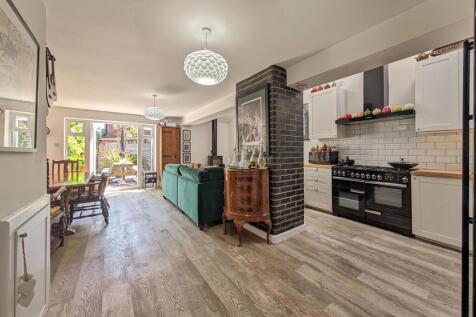 Kitchen / Open Plan Living Area