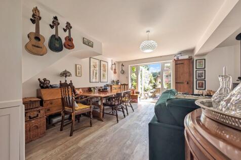 Kitchen / Open Plan Living Area