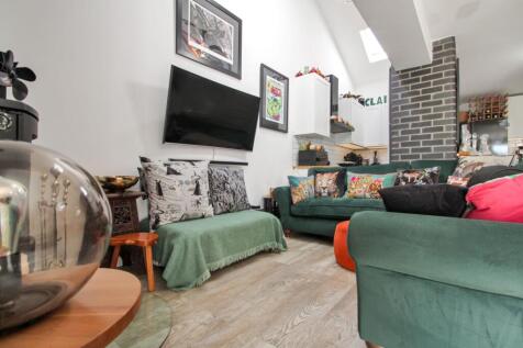 Kitchen / Open Plan Living Area