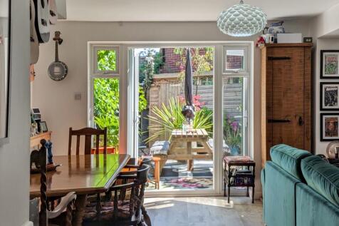 Kitchen / Open Plan Living Area