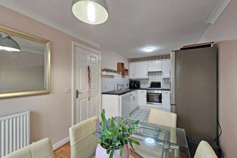Kitchen dining room