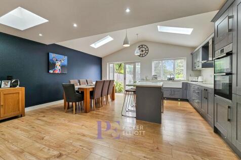 Living, kitchen dining room