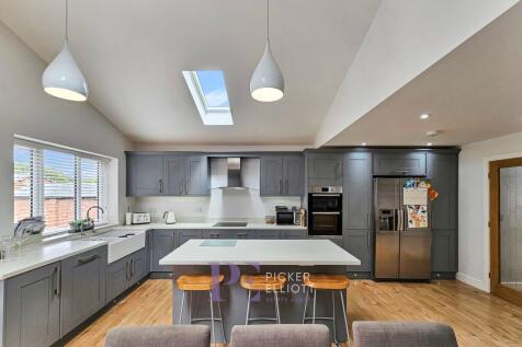 Living, kitchen dining room