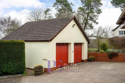 Detached Garage