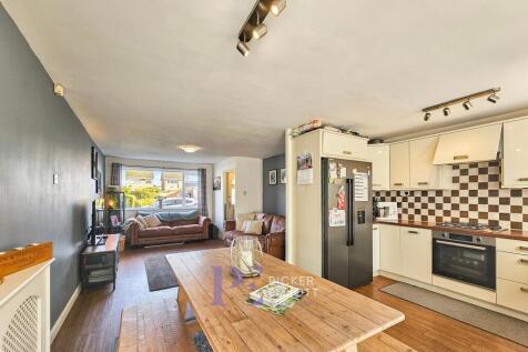 Kitchen dining room