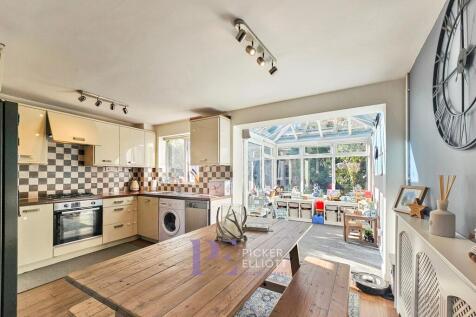 Kitchen dining room