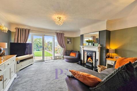 Lounge dining room