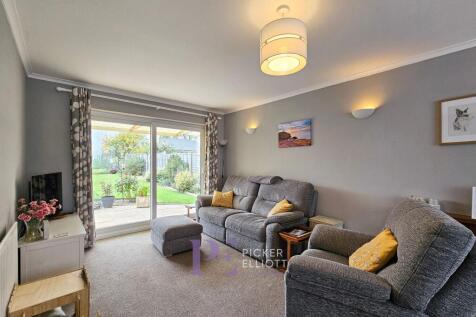 Lounge - dining room