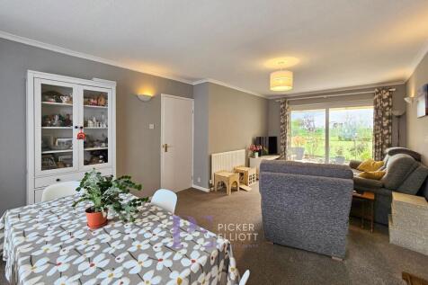 Lounge - dining room