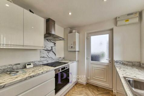 Re Fitted Kitchen