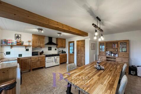 Kitchen/Dining Area