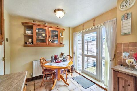 Kitchen dining room