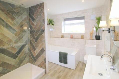resized_10.Bathroom.jpg