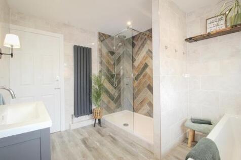 resized_11.Bathroom.jpg
