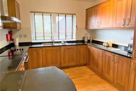 Kitchen 2.JPG