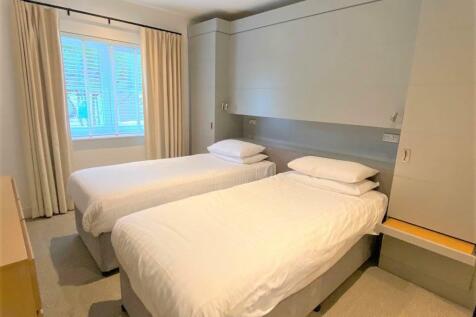 Bedroom.JPG