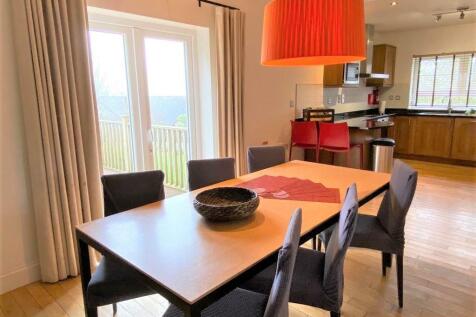 Dining Area.JPG