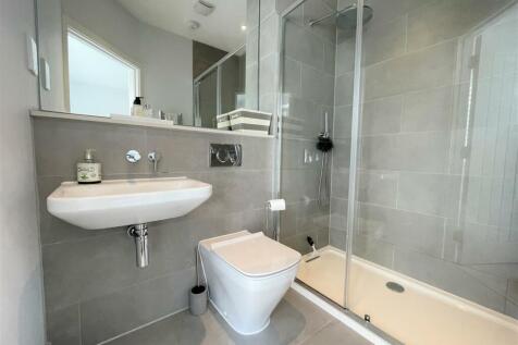 ensuite.JPG