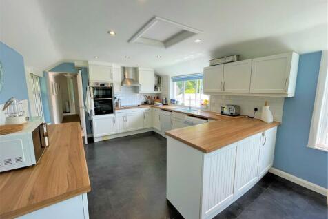 Kitchen 3.JPG