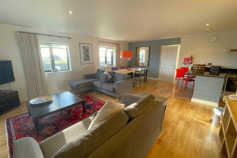 Living room 3.jpg