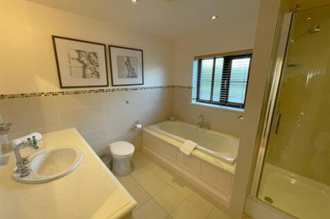 main bathroom.jpg