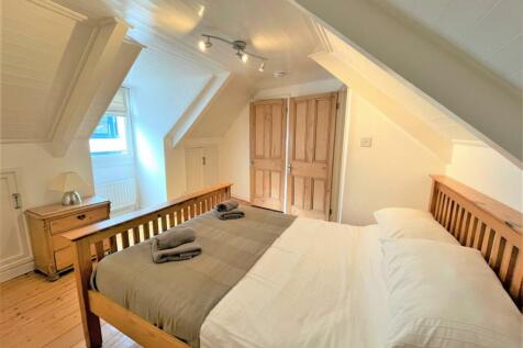 Bedroom 1.JPG