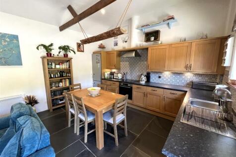 kitchen 2.JPG