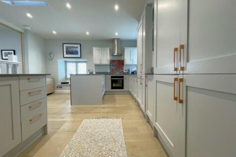 kitchen 2.jpg