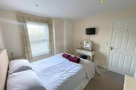 bedroom one 2.jpg