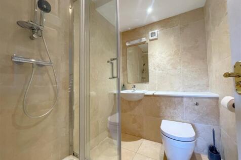 ensuite.jpg