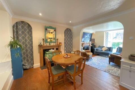 Living area.jpg