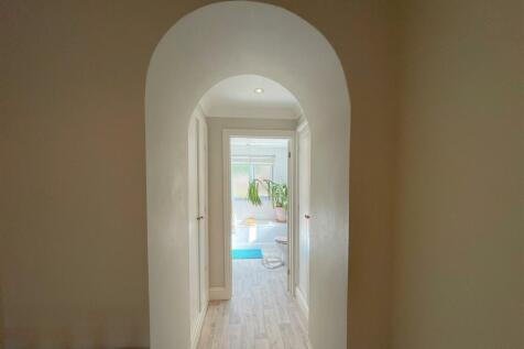 Bathroom 2.jpg