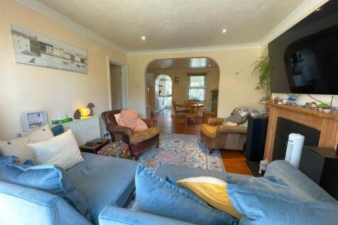 Sitting room 2.jpg