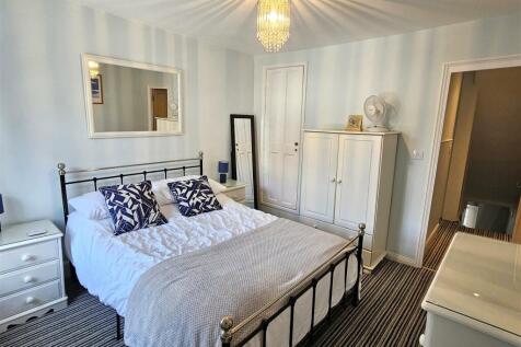 Double bedroom (2).jpg
