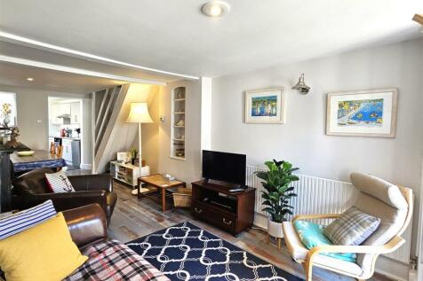 Living room (2).jpg