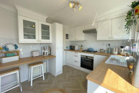 Kitchen 2.jpg
