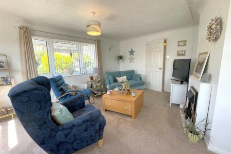 Sitting room 2.jpg