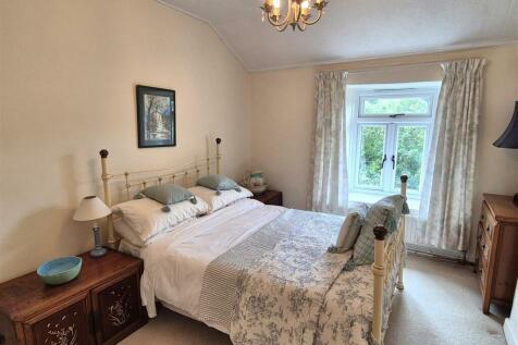Bedroom 2 (2).jpg