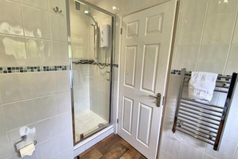 Bathroom 2.jpg