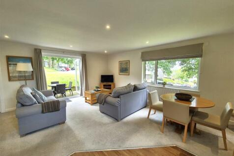 Living area 2.jpg