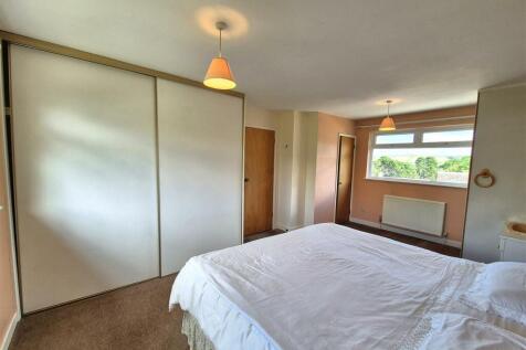 Bedroom 1.jpg