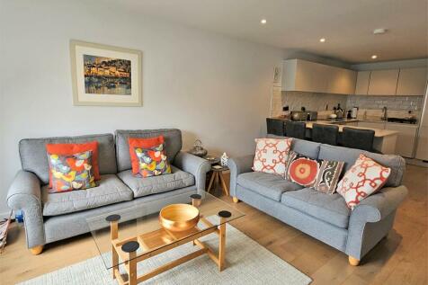 Living room (2).jpg