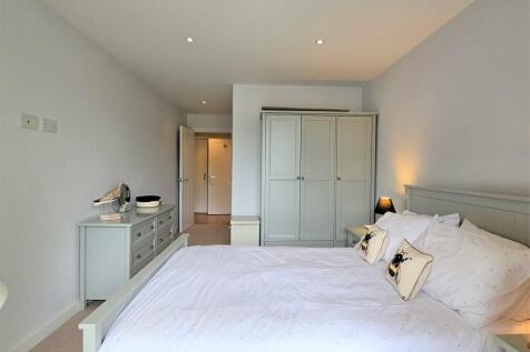 Principal bedroom (3).jpg