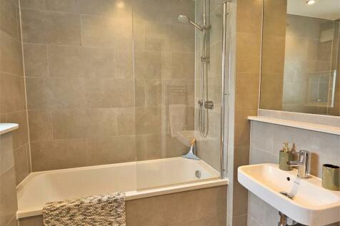 Bathroom (2).jpg